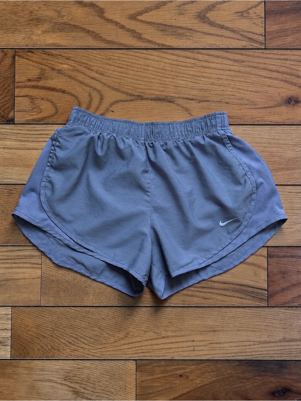 Nike Women’s Gray Dri-FIT Tempo Running Shorts Size M